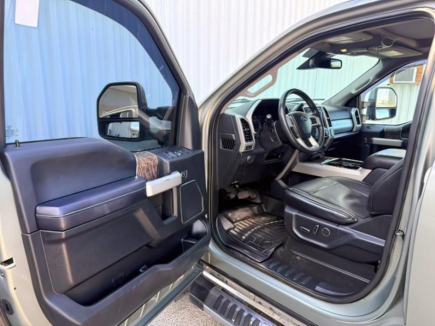 2019 GRAY /Black Ford F-350 (1FT8W3DT0KE) with an Powerstroke 67L V-8 diesel direct injection engine, Automatic transmission, located at 1175 N Woodruff Ave, Idaho Falls, ID, 83401, 43.506901, -111.999657 - This 2019 Ford F-350 Super Duty dually is built for serious towing, hauling, and heavy-duty capability. Powered by a 6.7L Power Stroke diesel, it delivers the torque and strength needed for large trailers, equipment, and demanding workloads. Dual rear wheels add extra stability and confidence when p- Photo#12