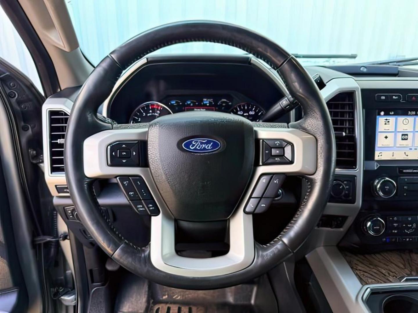 2019 GRAY /Black Ford F-350 (1FT8W3DT0KE) with an Powerstroke 67L V-8 diesel direct injection engine, Automatic transmission, located at 1175 N Woodruff Ave, Idaho Falls, ID, 83401, 43.506901, -111.999657 - This 2019 Ford F-350 Super Duty dually is built for serious towing, hauling, and heavy-duty capability. Powered by a 6.7L Power Stroke diesel, it delivers the torque and strength needed for large trailers, equipment, and demanding workloads. Dual rear wheels add extra stability and confidence when p- Photo#15