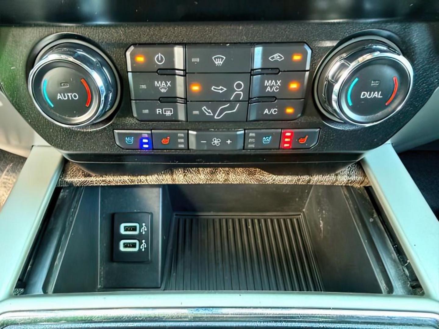 2019 GRAY /Black Ford F-350 (1FT8W3DT0KE) with an Powerstroke 67L V-8 diesel direct injection engine, Automatic transmission, located at 1175 N Woodruff Ave, Idaho Falls, ID, 83401, 43.506901, -111.999657 - This 2019 Ford F-350 Super Duty dually is built for serious towing, hauling, and heavy-duty capability. Powered by a 6.7L Power Stroke diesel, it delivers the torque and strength needed for large trailers, equipment, and demanding workloads. Dual rear wheels add extra stability and confidence when p- Photo#17