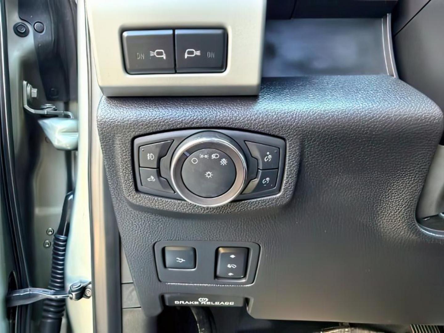 2019 GRAY /Black Ford F-350 (1FT8W3DT0KE) with an Powerstroke 67L V-8 diesel direct injection engine, Automatic transmission, located at 1175 N Woodruff Ave, Idaho Falls, ID, 83401, 43.506901, -111.999657 - This 2019 Ford F-350 Super Duty dually is built for serious towing, hauling, and heavy-duty capability. Powered by a 6.7L Power Stroke diesel, it delivers the torque and strength needed for large trailers, equipment, and demanding workloads. Dual rear wheels add extra stability and confidence when p- Photo#22