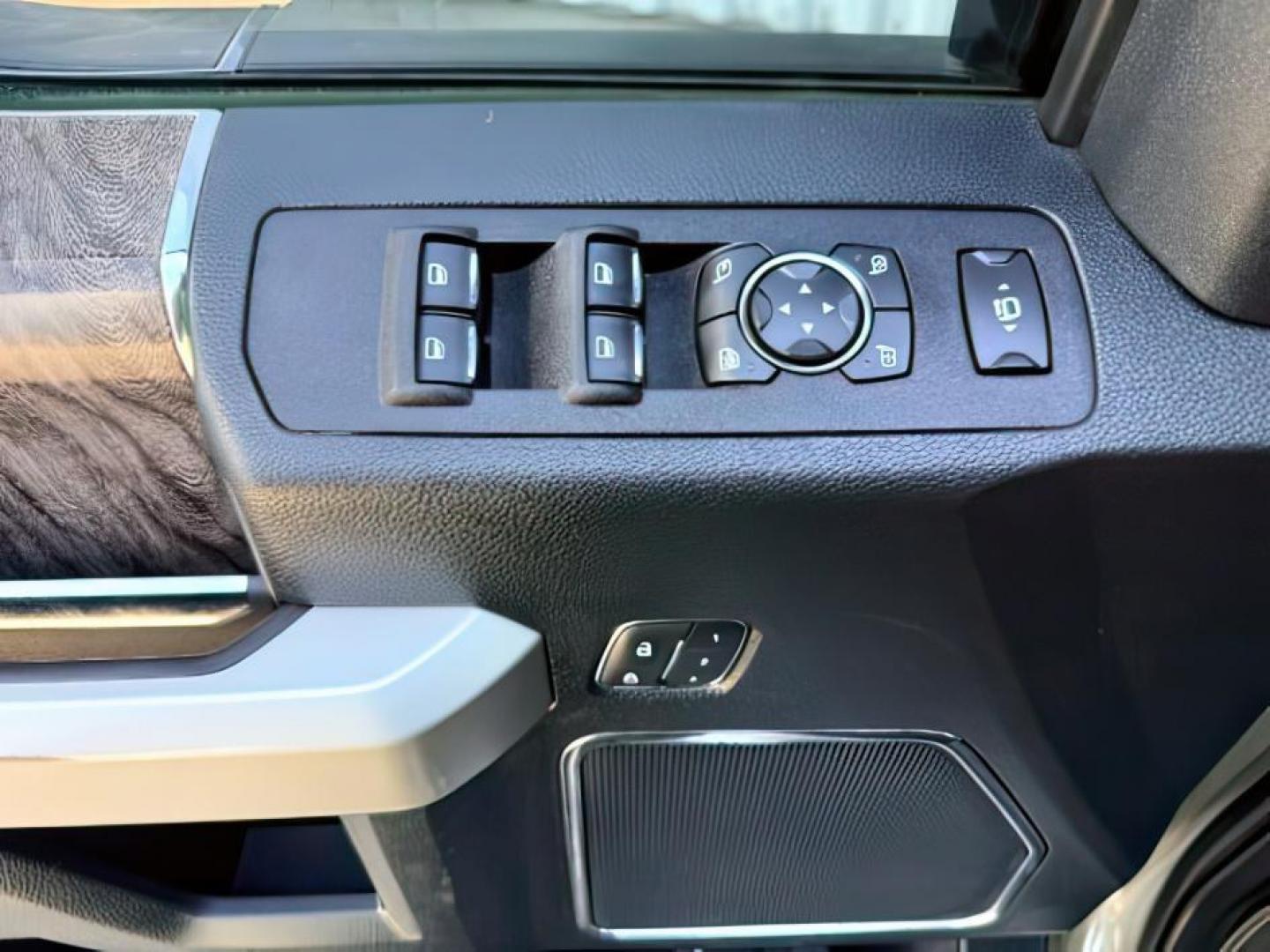 2019 GRAY /Black Ford F-350 (1FT8W3DT0KE) with an Powerstroke 67L V-8 diesel direct injection engine, Automatic transmission, located at 1175 N Woodruff Ave, Idaho Falls, ID, 83401, 43.506901, -111.999657 - This 2019 Ford F-350 Super Duty dually is built for serious towing, hauling, and heavy-duty capability. Powered by a 6.7L Power Stroke diesel, it delivers the torque and strength needed for large trailers, equipment, and demanding workloads. Dual rear wheels add extra stability and confidence when p- Photo#24
