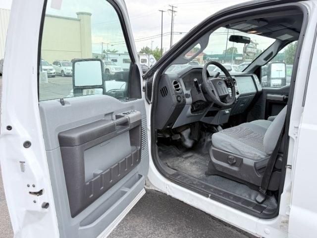 2015 WHITE /CLOTH Ford F-250 (1FT7W2B60FE) with an 62 V8 engine, Automatic transmission, located at 1175 N Woodruff Ave, Idaho Falls, ID, 83401, 43.506901, -111.999657 - This 2015 Ford F-250 Super Duty Crew Cab 4x4 is powered by a 6.2L V8 gas engine built for towing, hauling, and heavy duty use. The 3/4 ton platform gives it the strength needed for trailers, equipment, and demanding workloads while still keeping a usable crew cab layout for passengers. Four wheel dr- Photo#33