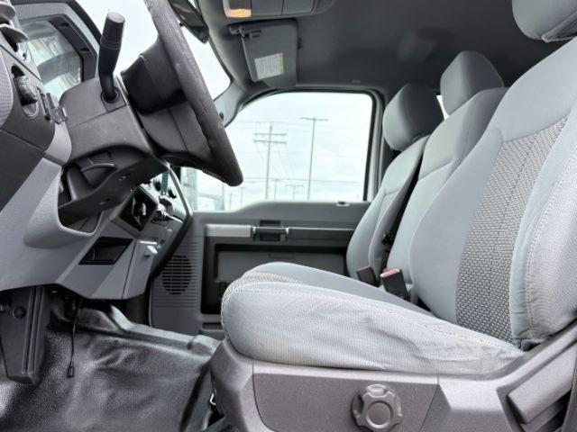 2015 WHITE /CLOTH Ford F-250 (1FT7W2B60FE) with an 62 V8 engine, Automatic transmission, located at 1175 N Woodruff Ave, Idaho Falls, ID, 83401, 43.506901, -111.999657 - This 2015 Ford F-250 Super Duty Crew Cab 4x4 is powered by a 6.2L V8 gas engine built for towing, hauling, and heavy duty use. The 3/4 ton platform gives it the strength needed for trailers, equipment, and demanding workloads while still keeping a usable crew cab layout for passengers. Four wheel dr- Photo#34