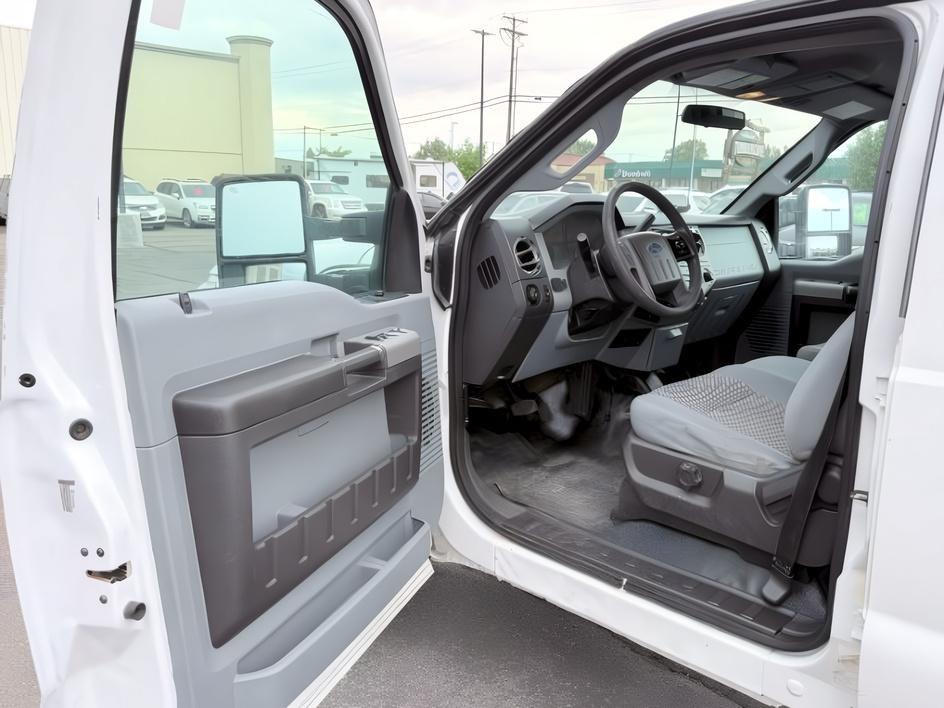 2015 WHITE /CLOTH Ford F-250 (1FT7W2B60FE) with an 62 V8 engine, Automatic transmission, located at 1175 N Woodruff Ave, Idaho Falls, ID, 83401, 43.506901, -111.999657 - This 2015 Ford F-250 Super Duty Crew Cab 4x4 is powered by a 6.2L V8 gas engine built for towing, hauling, and heavy duty use. The 3/4 ton platform gives it the strength needed for trailers, equipment, and demanding workloads while still keeping a usable crew cab layout for passengers. Four wheel dr- Photo#9