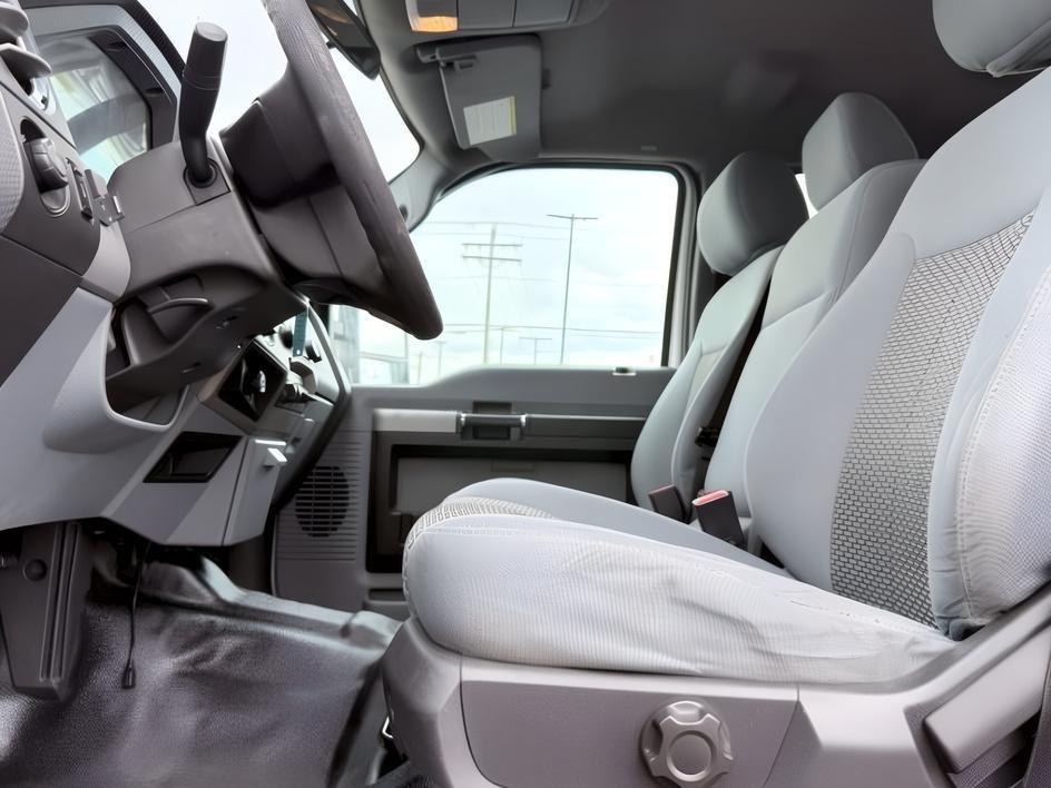 2015 WHITE /CLOTH Ford F-250 (1FT7W2B60FE) with an 62 V8 engine, Automatic transmission, located at 1175 N Woodruff Ave, Idaho Falls, ID, 83401, 43.506901, -111.999657 - This 2015 Ford F-250 Super Duty Crew Cab 4x4 is powered by a 6.2L V8 gas engine built for towing, hauling, and heavy duty use. The 3/4 ton platform gives it the strength needed for trailers, equipment, and demanding workloads while still keeping a usable crew cab layout for passengers. Four wheel dr- Photo#10