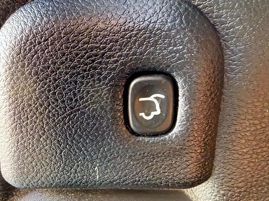2020 WHITE /Black Dodge Durango Citadel AWD (1C4RDJEG2LC) with an Pentastar 3.6L V-6 DOHC engine, AUTOMATIC transmission, located at 1235 N Woodruff Ave., Idaho Falls, 83401, (208) 523-1053, 43.507172, -112.000488 - At Timberline Auto, finding a great deal on your next vehicle is always easy! Our experienced sales staff goal is to help find you the right vehicle at the right price! Our knowledgeable finance department has options for almost any credit score. We offer extended service contract options to prot- Photo#6