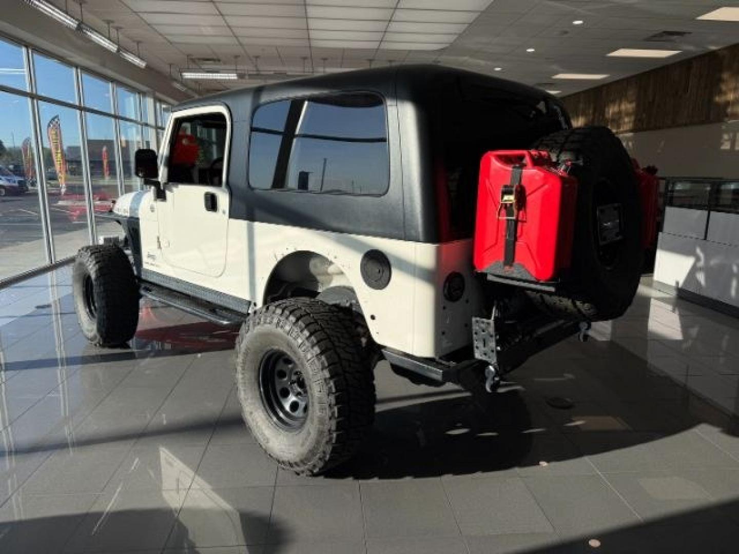 2005 WHITE /Dark Slate Gray Jeep Wrangler (1J4FA64S25P) with an Power Tech 4L I-6 regular unleaded engine, Manual transmission, located at 1175 N Woodruff Ave, Idaho Falls, ID, 83401, 43.506901, -111.999657 - At Timberline Auto, finding a great deal on your next vehicle is always easy! Our experienced sales staff goal is to help find you the right vehicle at the right price! Our knowledgeable finance department has options for almost any credit score. We offer extended service contract options to prot - Photo#22