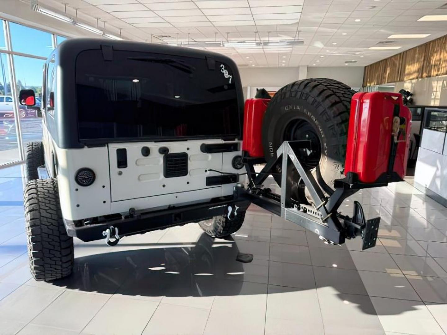 2005 WHITE /Dark Slate Gray Jeep Wrangler (1J4FA64S25P) with an Power Tech 4L I-6 regular unleaded engine, Manual transmission, located at 1175 N Woodruff Ave, Idaho Falls, ID, 83401, 43.506901, -111.999657 - At Timberline Auto, finding a great deal on your next vehicle is always easy! Our experienced sales staff goal is to help find you the right vehicle at the right price! Our knowledgeable finance department has options for almost any credit score. We offer extended service contract options to prot - Photo#4