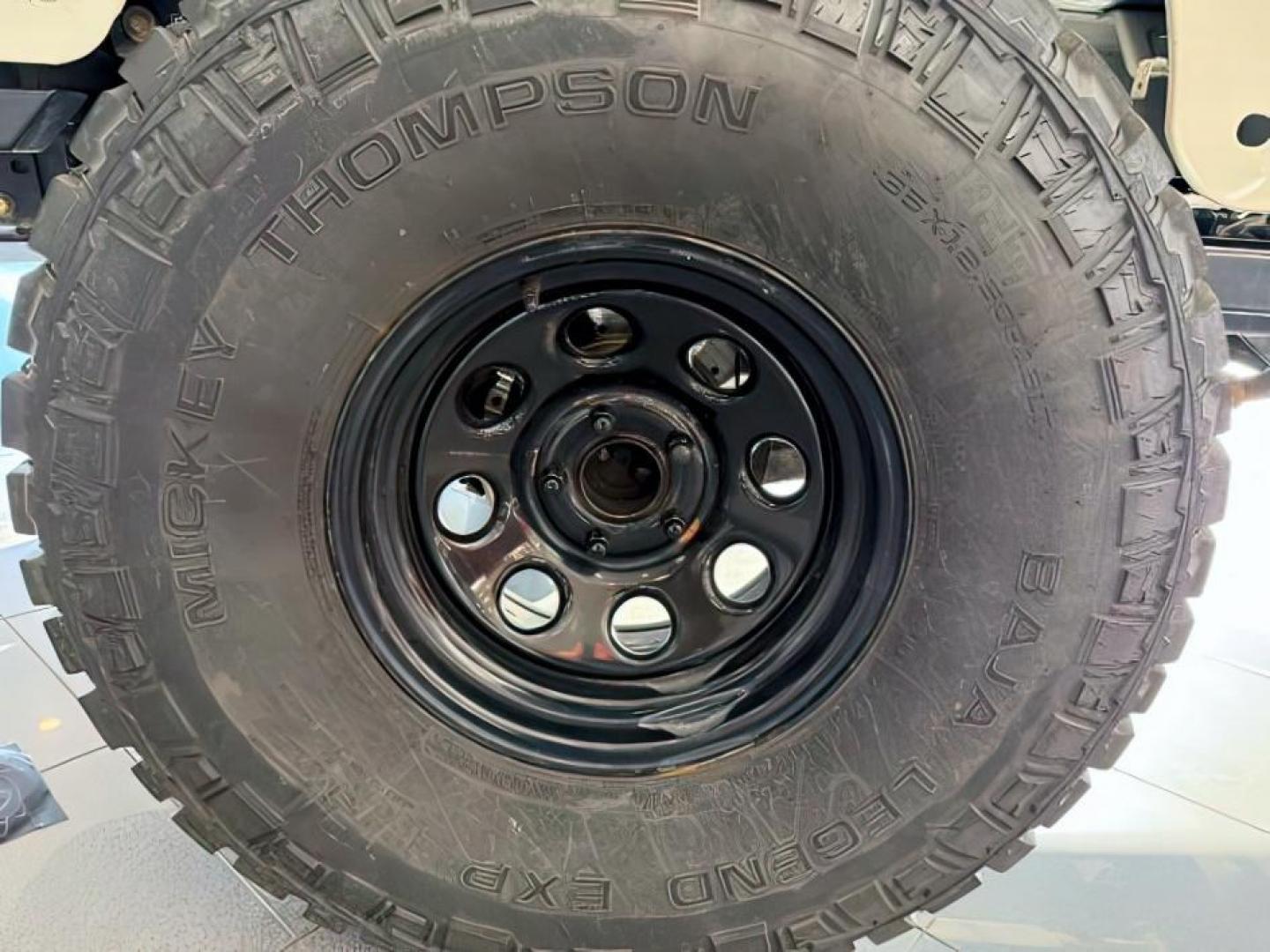 2005 WHITE /Dark Slate Gray Jeep Wrangler (1J4FA64S25P) with an Power Tech 4L I-6 regular unleaded engine, Manual transmission, located at 1175 N Woodruff Ave, Idaho Falls, ID, 83401, 43.506901, -111.999657 - At Timberline Auto, finding a great deal on your next vehicle is always easy! Our experienced sales staff goal is to help find you the right vehicle at the right price! Our knowledgeable finance department has options for almost any credit score. We offer extended service contract options to prot - Photo#11