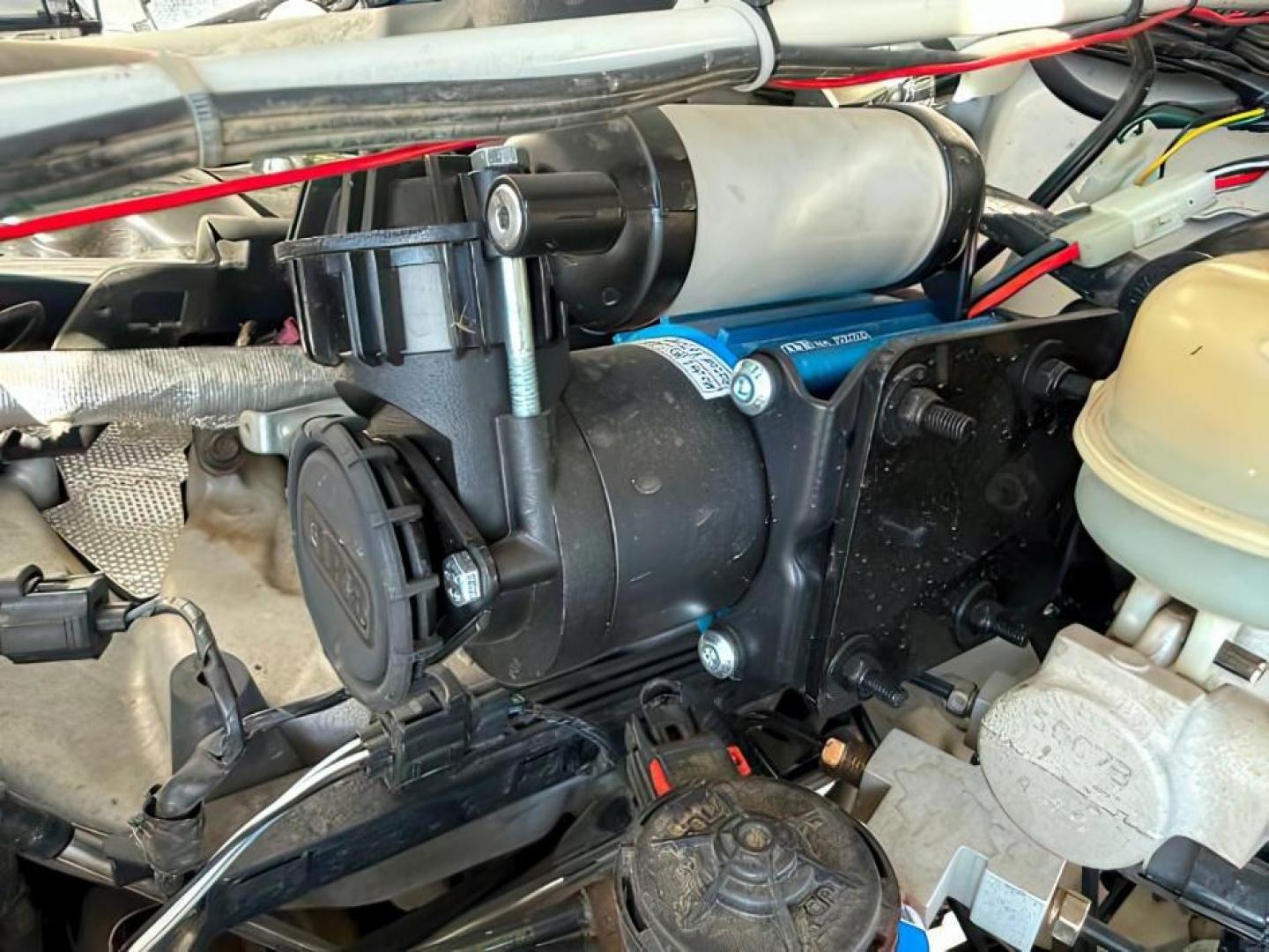 2005 WHITE /Dark Slate Gray Jeep Wrangler (1J4FA64S25P) with an Power Tech 4L I-6 regular unleaded engine, Manual transmission, located at 1175 N Woodruff Ave, Idaho Falls, ID, 83401, 43.506901, -111.999657 - At Timberline Auto, finding a great deal on your next vehicle is always easy! Our experienced sales staff goal is to help find you the right vehicle at the right price! Our knowledgeable finance department has options for almost any credit score. We offer extended service contract options to prot - Photo#19