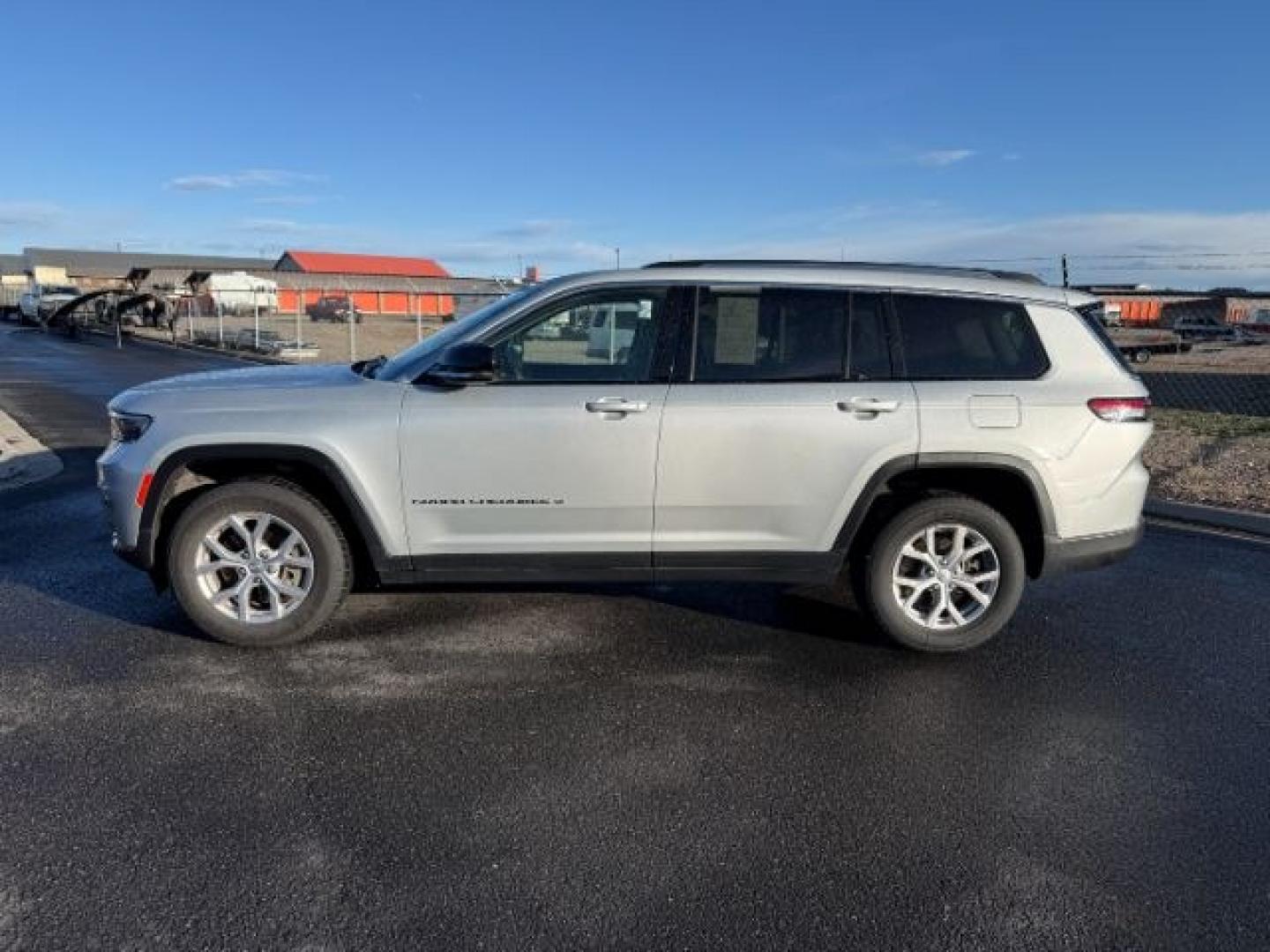 2021 SILVER /Global Black Jeep Grand Cherokee L Limited 4x4 (1C4RJKBG8M8) with an Pentastar 3.6L V-6 DOHC engine, AUTOMATIC transmission, located at 1235 N Woodruff Ave., Idaho Falls, 83401, (208) 523-1053, 43.507172, -112.000488 - At Timberline Auto, finding a great deal on your next vehicle is always easy! Our experienced sales staff goal is to help find you the right vehicle at the right price! Our knowledgeable finance department has options for almost any credit score. We offer extended service contract options to prot - Photo#1
