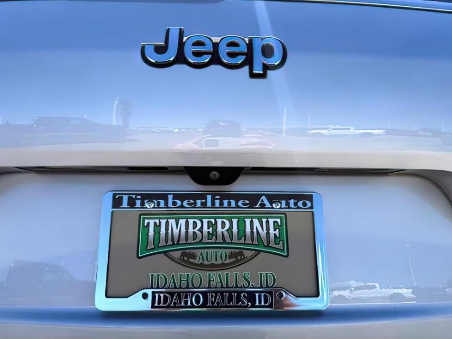 2021 SILVER /Global Black Jeep Grand Cherokee L Limited 4x4 (1C4RJKBG8M8) with an Pentastar 3.6L V-6 DOHC engine, AUTOMATIC transmission, located at 1235 N Woodruff Ave., Idaho Falls, 83401, (208) 523-1053, 43.507172, -112.000488 - At Timberline Auto, finding a great deal on your next vehicle is always easy! Our experienced sales staff goal is to help find you the right vehicle at the right price! Our knowledgeable finance department has options for almost any credit score. We offer extended service contract options to prot - Photo#4