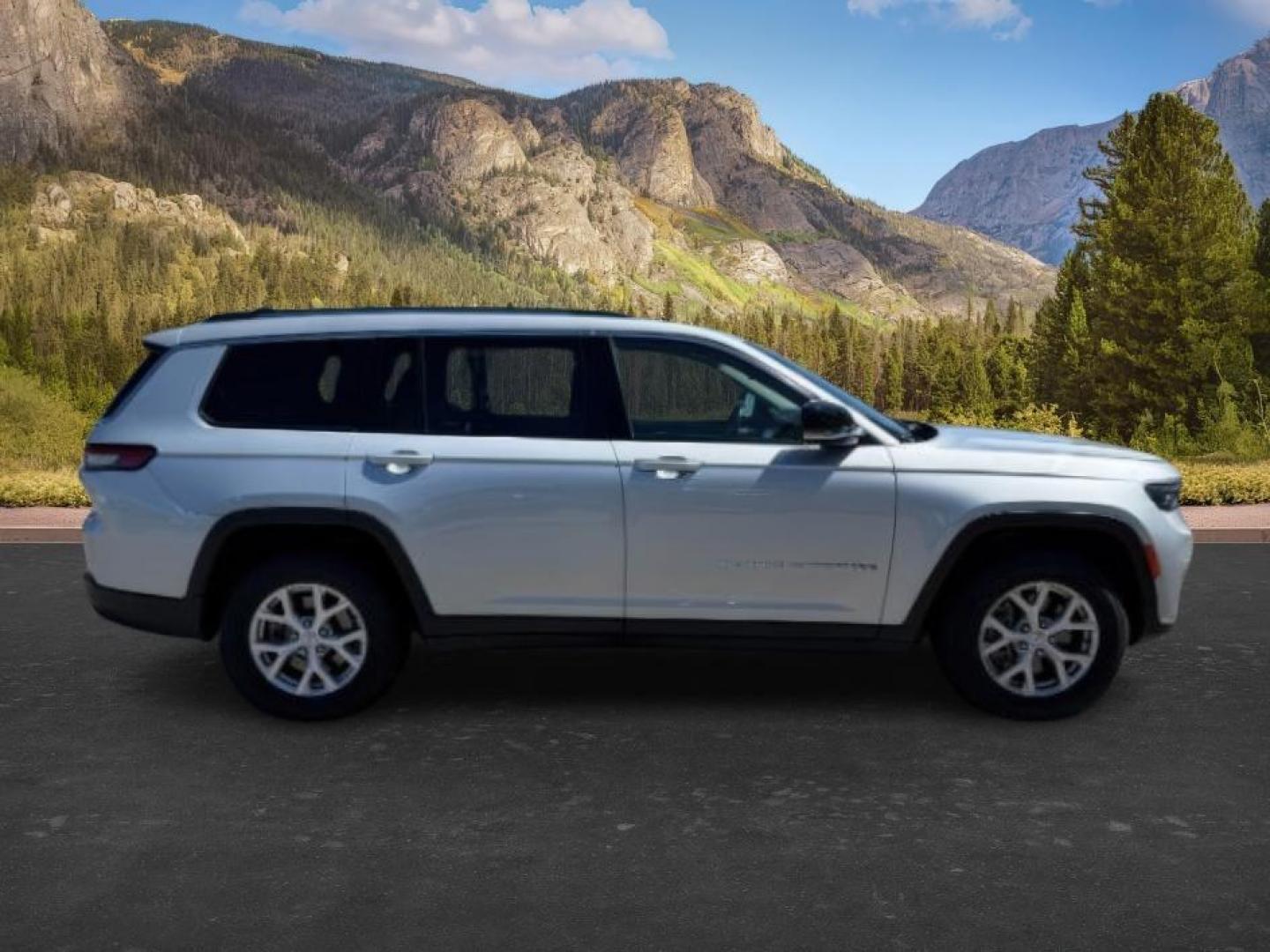 2021 SILVER /Global Black Jeep Grand Cherokee L Limited 4x4 (1C4RJKBG8M8) with an Pentastar 3.6L V-6 DOHC engine, AUTOMATIC transmission, located at 1235 N Woodruff Ave., Idaho Falls, 83401, (208) 523-1053, 43.507172, -112.000488 - At Timberline Auto, finding a great deal on your next vehicle is always easy! Our experienced sales staff goal is to help find you the right vehicle at the right price! Our knowledgeable finance department has options for almost any credit score. We offer extended service contract options to prot - Photo#9