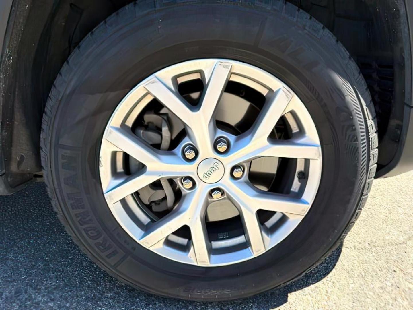 2021 SILVER /Global Black Jeep Grand Cherokee L Limited 4x4 (1C4RJKBG8M8) with an Pentastar 3.6L V-6 DOHC engine, AUTOMATIC transmission, located at 1235 N Woodruff Ave., Idaho Falls, 83401, (208) 523-1053, 43.507172, -112.000488 - At Timberline Auto, finding a great deal on your next vehicle is always easy! Our experienced sales staff goal is to help find you the right vehicle at the right price! Our knowledgeable finance department has options for almost any credit score. We offer extended service contract options to prot - Photo#13