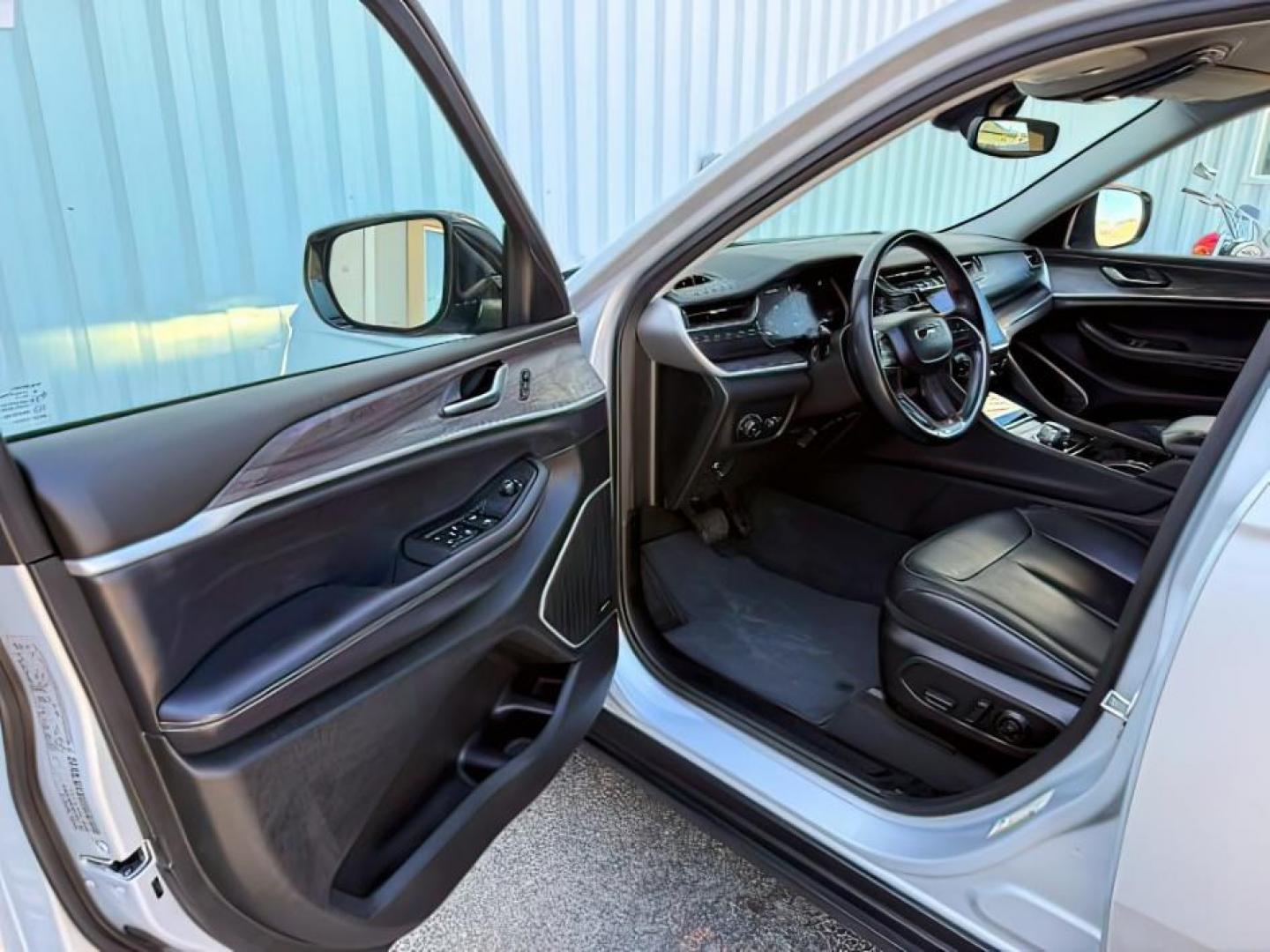 2021 SILVER /Global Black Jeep Grand Cherokee L Limited 4x4 (1C4RJKBG8M8) with an Pentastar 3.6L V-6 DOHC engine, AUTOMATIC transmission, located at 1235 N Woodruff Ave., Idaho Falls, 83401, (208) 523-1053, 43.507172, -112.000488 - At Timberline Auto, finding a great deal on your next vehicle is always easy! Our experienced sales staff goal is to help find you the right vehicle at the right price! Our knowledgeable finance department has options for almost any credit score. We offer extended service contract options to prot - Photo#14