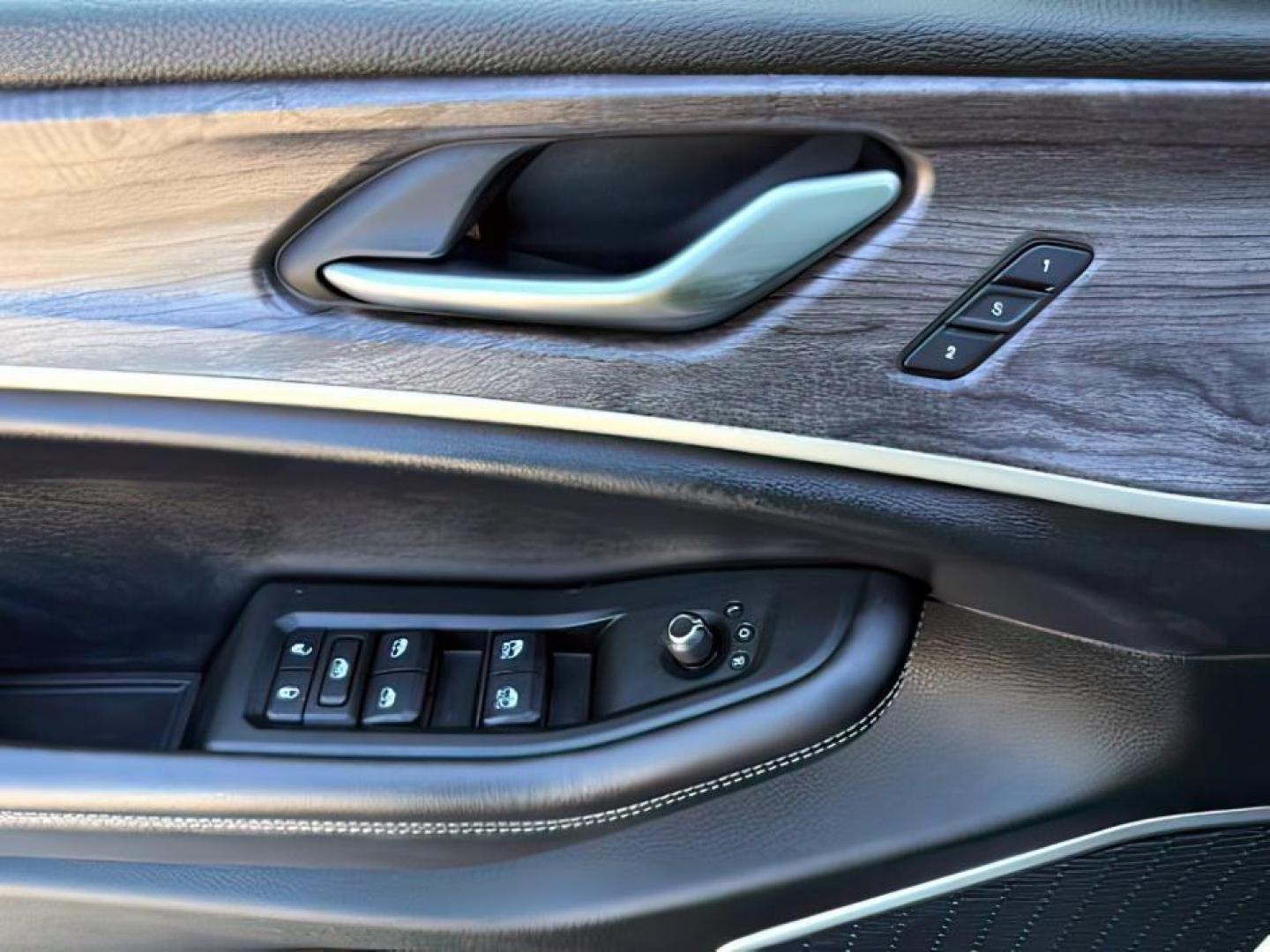 2021 SILVER /Global Black Jeep Grand Cherokee L Limited 4x4 (1C4RJKBG8M8) with an Pentastar 3.6L V-6 DOHC engine, AUTOMATIC transmission, located at 1235 N Woodruff Ave., Idaho Falls, 83401, (208) 523-1053, 43.507172, -112.000488 - At Timberline Auto, finding a great deal on your next vehicle is always easy! Our experienced sales staff goal is to help find you the right vehicle at the right price! Our knowledgeable finance department has options for almost any credit score. We offer extended service contract options to prot - Photo#24