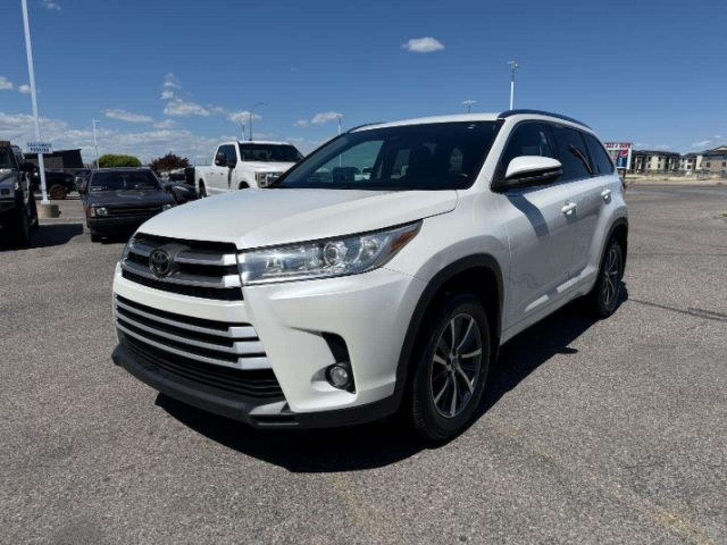 2018 WHITE /Black Toyota Highlander XLE (5TDJZRFH3JS) with an 3.5L V-6 port/direct injection engine, AUTOMATIC transmission, located at 1235 N Woodruff Ave., Idaho Falls, 83401, (208) 523-1053, 43.507172, -112.000488 - At Timberline Auto, finding a great deal on your next vehicle is always easy! Our experienced sales staff goal is to help find you the right vehicle at the right price! Our knowledgeable finance department has options for almost any credit score. We offer extended service contract options to prot - Photo#30