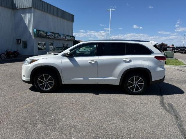 2018 WHITE /Black Toyota Highlander XLE (5TDJZRFH3JS) with an 3.5L V-6 port/direct injection engine, AUTOMATIC transmission, located at 1235 N Woodruff Ave., Idaho Falls, 83401, (208) 523-1053, 43.507172, -112.000488 - At Timberline Auto, finding a great deal on your next vehicle is always easy! Our experienced sales staff goal is to help find you the right vehicle at the right price! Our knowledgeable finance department has options for almost any credit score. We offer extended service contract options to prot - Photo#31