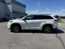 2018 WHITE /Black Toyota Highlander XLE (5TDJZRFH3JS) with an 3.5L V-6 port/direct injection engine, AUTOMATIC transmission, located at 1235 N Woodruff Ave., Idaho Falls, 83401, (208) 523-1053, 43.507172, -112.000488 - At Timberline Auto, finding a great deal on your next vehicle is always easy! Our experienced sales staff goal is to help find you the right vehicle at the right price! Our knowledgeable finance department has options for almost any credit score. We offer extended service contract options to prot - Photo#31
