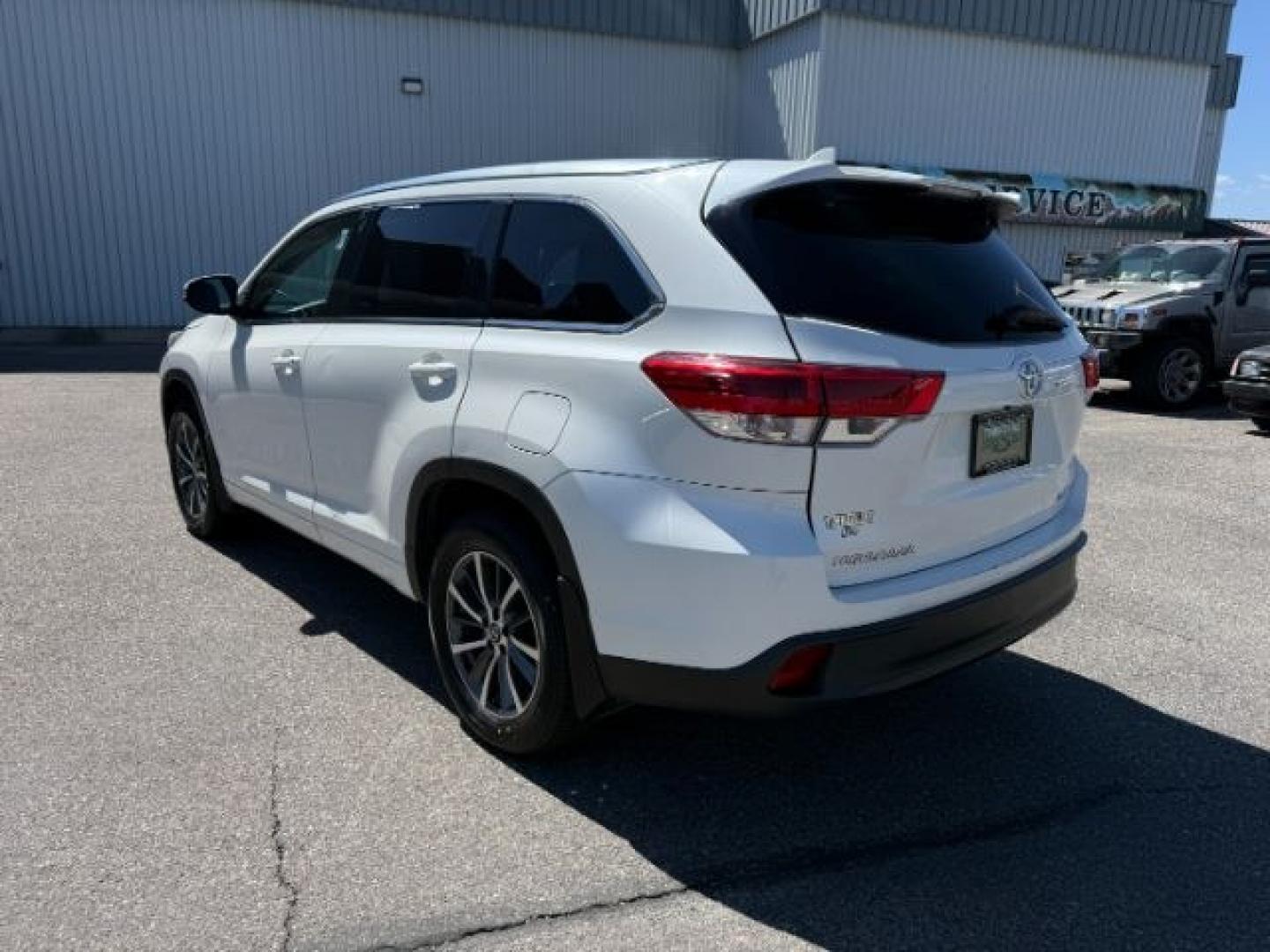 2018 WHITE /Black Toyota Highlander XLE (5TDJZRFH3JS) with an 3.5L V-6 port/direct injection engine, AUTOMATIC transmission, located at 1235 N Woodruff Ave., Idaho Falls, 83401, (208) 523-1053, 43.507172, -112.000488 - At Timberline Auto, finding a great deal on your next vehicle is always easy! Our experienced sales staff goal is to help find you the right vehicle at the right price! Our knowledgeable finance department has options for almost any credit score. We offer extended service contract options to prot - Photo#32