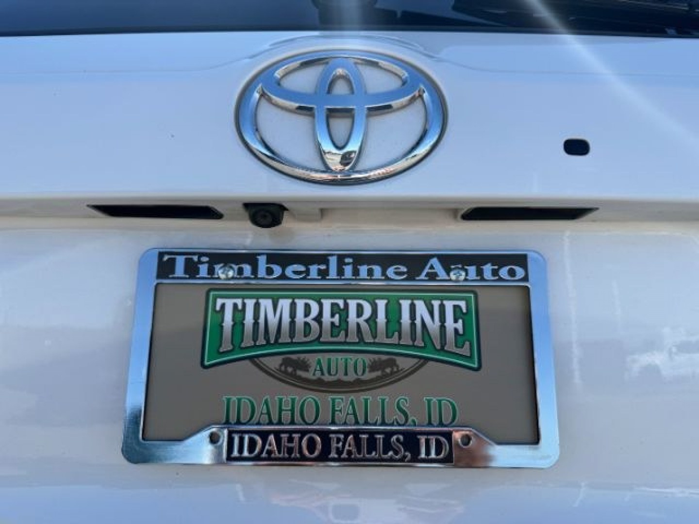 2018 WHITE /Black Toyota Highlander XLE (5TDJZRFH3JS) with an 3.5L V-6 port/direct injection engine, AUTOMATIC transmission, located at 1235 N Woodruff Ave., Idaho Falls, 83401, (208) 523-1053, 43.507172, -112.000488 - At Timberline Auto, finding a great deal on your next vehicle is always easy! Our experienced sales staff goal is to help find you the right vehicle at the right price! Our knowledgeable finance department has options for almost any credit score. We offer extended service contract options to prot - Photo#34