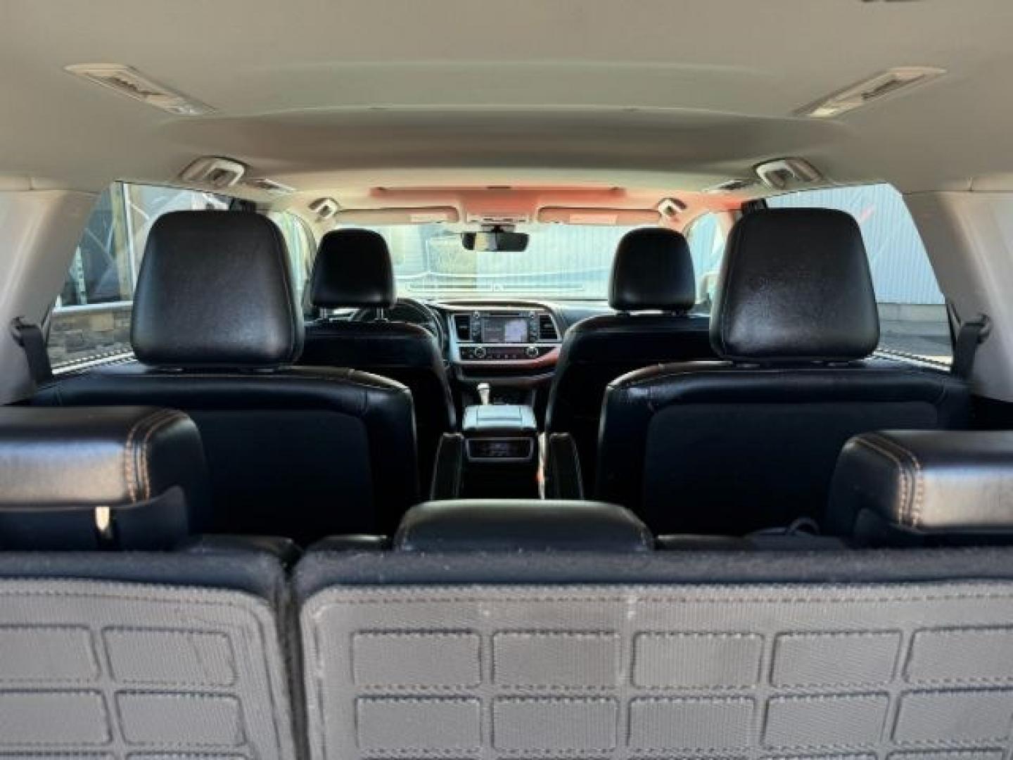 2018 WHITE /Black Toyota Highlander XLE (5TDJZRFH3JS) with an 3.5L V-6 port/direct injection engine, AUTOMATIC transmission, located at 1235 N Woodruff Ave., Idaho Falls, 83401, (208) 523-1053, 43.507172, -112.000488 - At Timberline Auto, finding a great deal on your next vehicle is always easy! Our experienced sales staff goal is to help find you the right vehicle at the right price! Our knowledgeable finance department has options for almost any credit score. We offer extended service contract options to prot - Photo#37