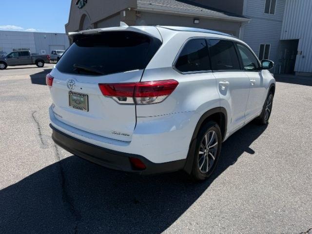 2018 WHITE /Black Toyota Highlander XLE (5TDJZRFH3JS) with an 3.5L V-6 port/direct injection engine, AUTOMATIC transmission, located at 1235 N Woodruff Ave., Idaho Falls, 83401, (208) 523-1053, 43.507172, -112.000488 - At Timberline Auto, finding a great deal on your next vehicle is always easy! Our experienced sales staff goal is to help find you the right vehicle at the right price! Our knowledgeable finance department has options for almost any credit score. We offer extended service contract options to prot - Photo#38