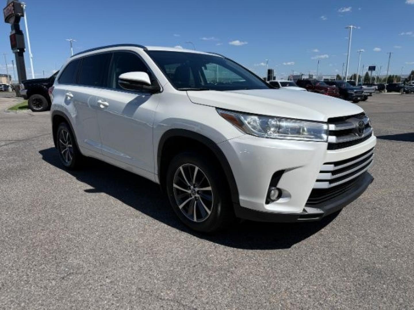 2018 WHITE /Black Toyota Highlander XLE (5TDJZRFH3JS) with an 3.5L V-6 port/direct injection engine, AUTOMATIC transmission, located at 1235 N Woodruff Ave., Idaho Falls, 83401, (208) 523-1053, 43.507172, -112.000488 - At Timberline Auto, finding a great deal on your next vehicle is always easy! Our experienced sales staff goal is to help find you the right vehicle at the right price! Our knowledgeable finance department has options for almost any credit score. We offer extended service contract options to prot - Photo#40