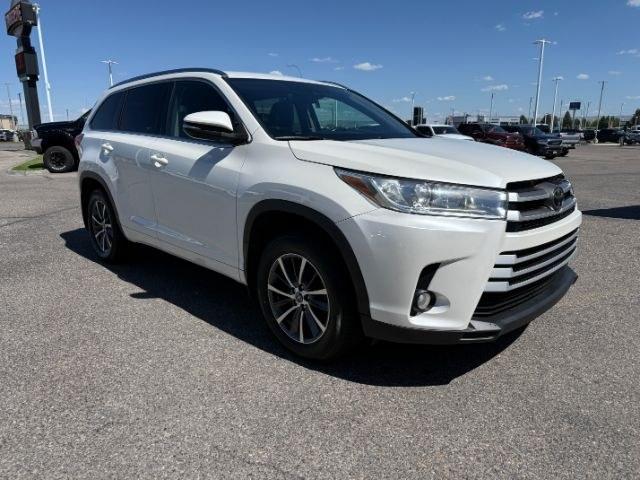 2018 WHITE /Black Toyota Highlander XLE (5TDJZRFH3JS) with an 3.5L V-6 port/direct injection engine, AUTOMATIC transmission, located at 1235 N Woodruff Ave., Idaho Falls, 83401, (208) 523-1053, 43.507172, -112.000488 - At Timberline Auto, finding a great deal on your next vehicle is always easy! Our experienced sales staff goal is to help find you the right vehicle at the right price! Our knowledgeable finance department has options for almost any credit score. We offer extended service contract options to prot - Photo#40