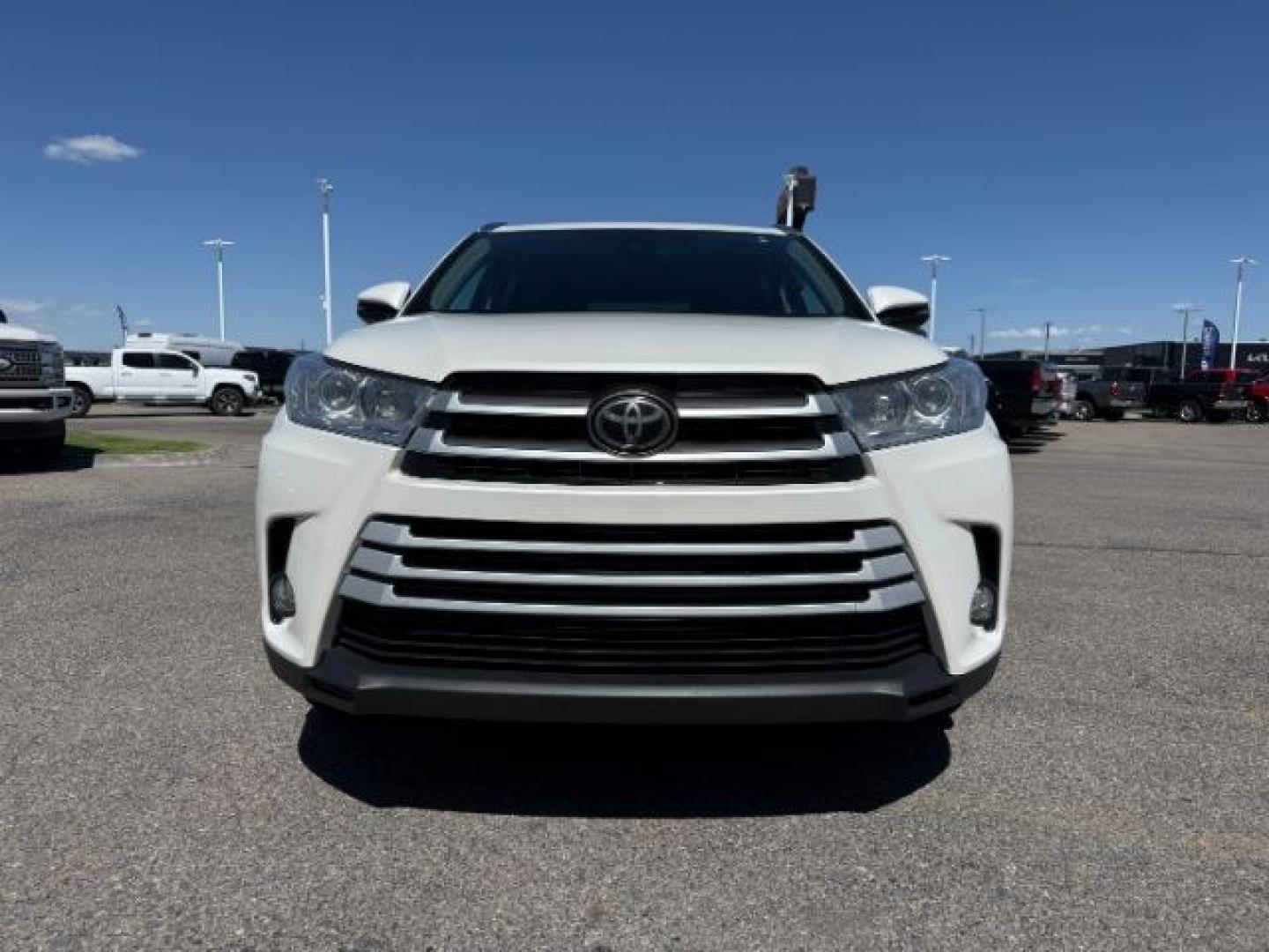 2018 WHITE /Black Toyota Highlander XLE (5TDJZRFH3JS) with an 3.5L V-6 port/direct injection engine, AUTOMATIC transmission, located at 1235 N Woodruff Ave., Idaho Falls, 83401, (208) 523-1053, 43.507172, -112.000488 - At Timberline Auto, finding a great deal on your next vehicle is always easy! Our experienced sales staff goal is to help find you the right vehicle at the right price! Our knowledgeable finance department has options for almost any credit score. We offer extended service contract options to prot - Photo#41