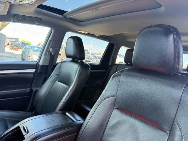 2018 WHITE /Black Toyota Highlander XLE (5TDJZRFH3JS) with an 3.5L V-6 port/direct injection engine, AUTOMATIC transmission, located at 1235 N Woodruff Ave., Idaho Falls, 83401, (208) 523-1053, 43.507172, -112.000488 - At Timberline Auto, finding a great deal on your next vehicle is always easy! Our experienced sales staff goal is to help find you the right vehicle at the right price! Our knowledgeable finance department has options for almost any credit score. We offer extended service contract options to prot - Photo#54