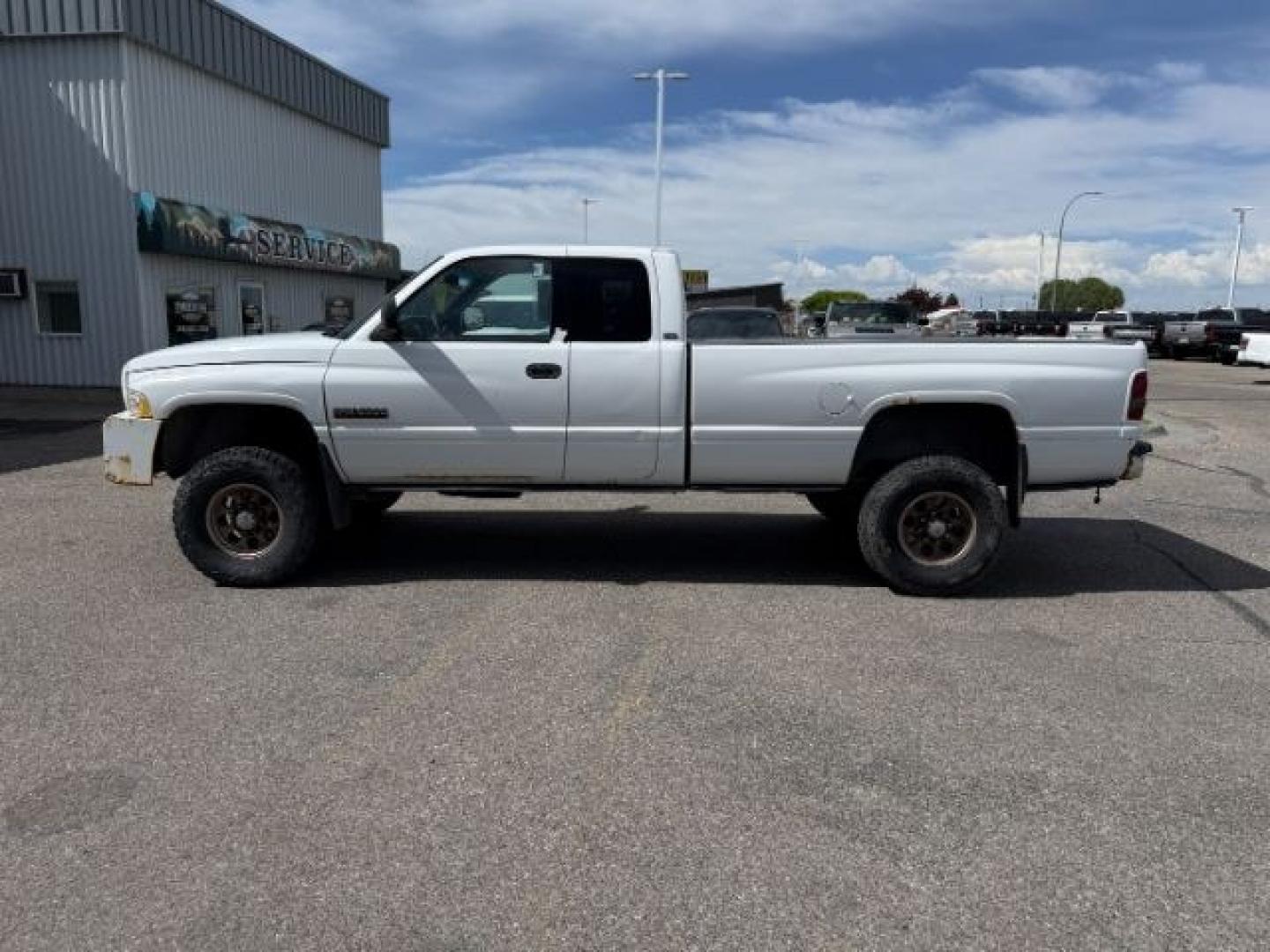 2001 WHITE /Agate Dodge Ram 2500 (3B7KF23671G) with an Cummins 59L I-6 diesel direct injection engine, Automatic transmission, located at 1175 N Woodruff Ave, Idaho Falls, ID, 83401, 43.506901, -111.999657 - At Timberline Auto, finding a great deal on your next vehicle is always easy! Our experienced sales staff goal is to help find you the right vehicle at the right price! Our knowledgeable finance department has options for almost any credit score. We offer extended service contract options to prot - Photo#18