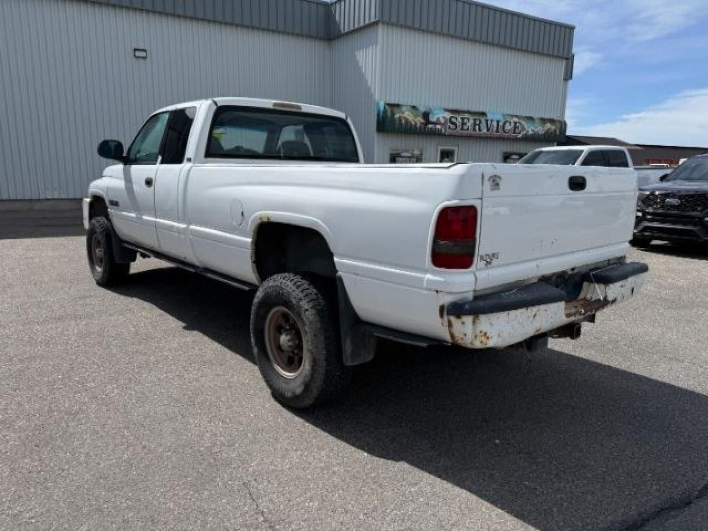 2001 WHITE /Agate Dodge Ram 2500 (3B7KF23671G) with an Cummins 59L I-6 diesel direct injection engine, Automatic transmission, located at 1175 N Woodruff Ave, Idaho Falls, ID, 83401, 43.506901, -111.999657 - At Timberline Auto, finding a great deal on your next vehicle is always easy! Our experienced sales staff goal is to help find you the right vehicle at the right price! Our knowledgeable finance department has options for almost any credit score. We offer extended service contract options to prot - Photo#19