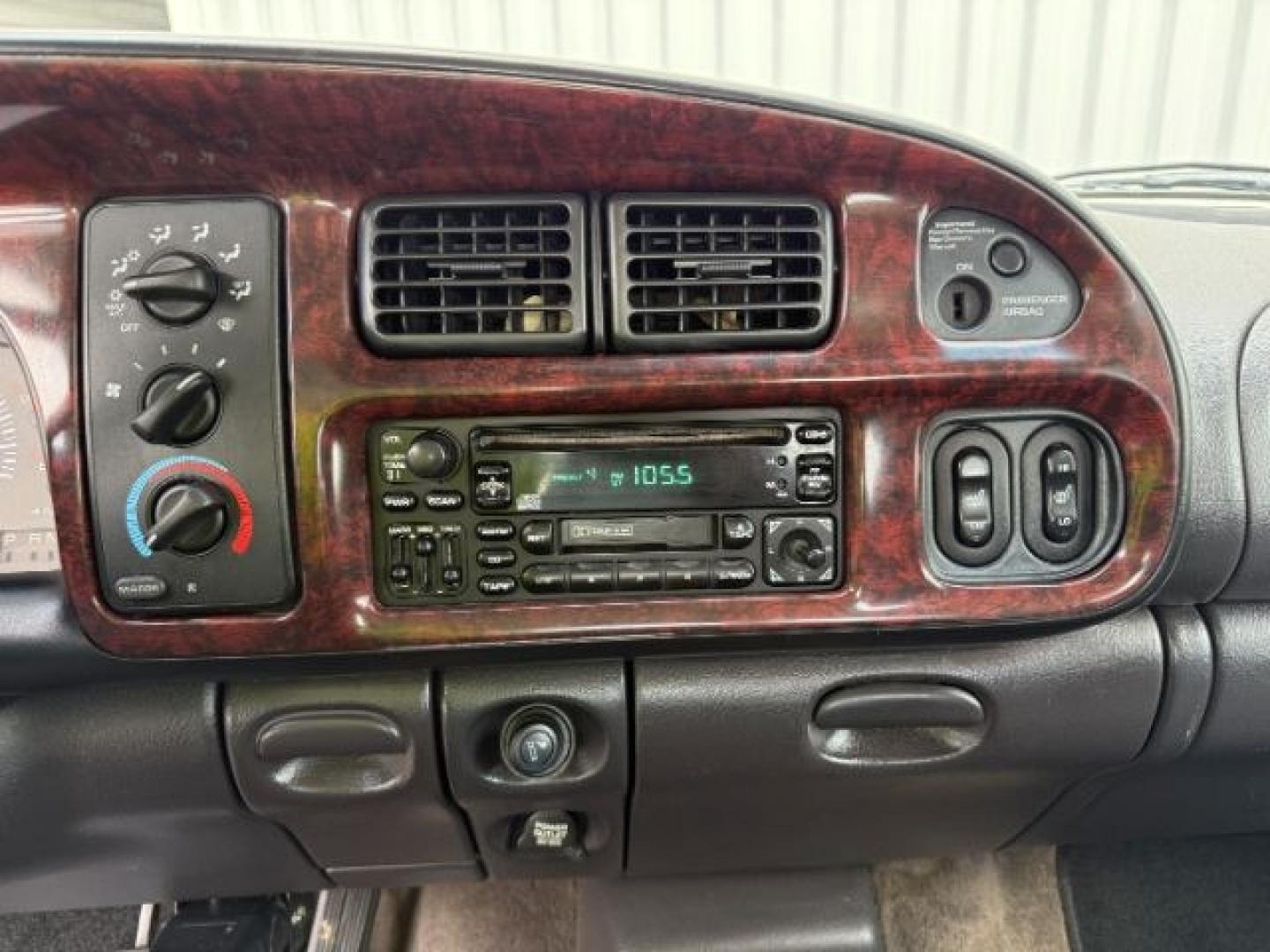 2001 WHITE /Agate Dodge Ram 2500 (3B7KF23671G) with an Cummins 59L I-6 diesel direct injection engine, Automatic transmission, located at 1175 N Woodruff Ave, Idaho Falls, ID, 83401, 43.506901, -111.999657 - At Timberline Auto, finding a great deal on your next vehicle is always easy! Our experienced sales staff goal is to help find you the right vehicle at the right price! Our knowledgeable finance department has options for almost any credit score. We offer extended service contract options to prot - Photo#28