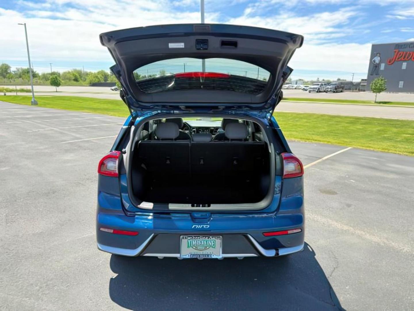 2019 BLUE /Gray KIA Niro (KNDCB3LC9K5) with an 16L I-4 gasoline direct injection engine, Automatic transmission, located at 1175 N Woodruff Ave, Idaho Falls, ID, 83401, 43.506901, -111.999657 - At Timberline Auto, finding a great deal on your next vehicle is always easy! Our experienced sales staff goal is to help find you the right vehicle at the right price! Our knowledgeable finance department has options for almost any credit score. We offer extended service contract options to prot - Photo#4