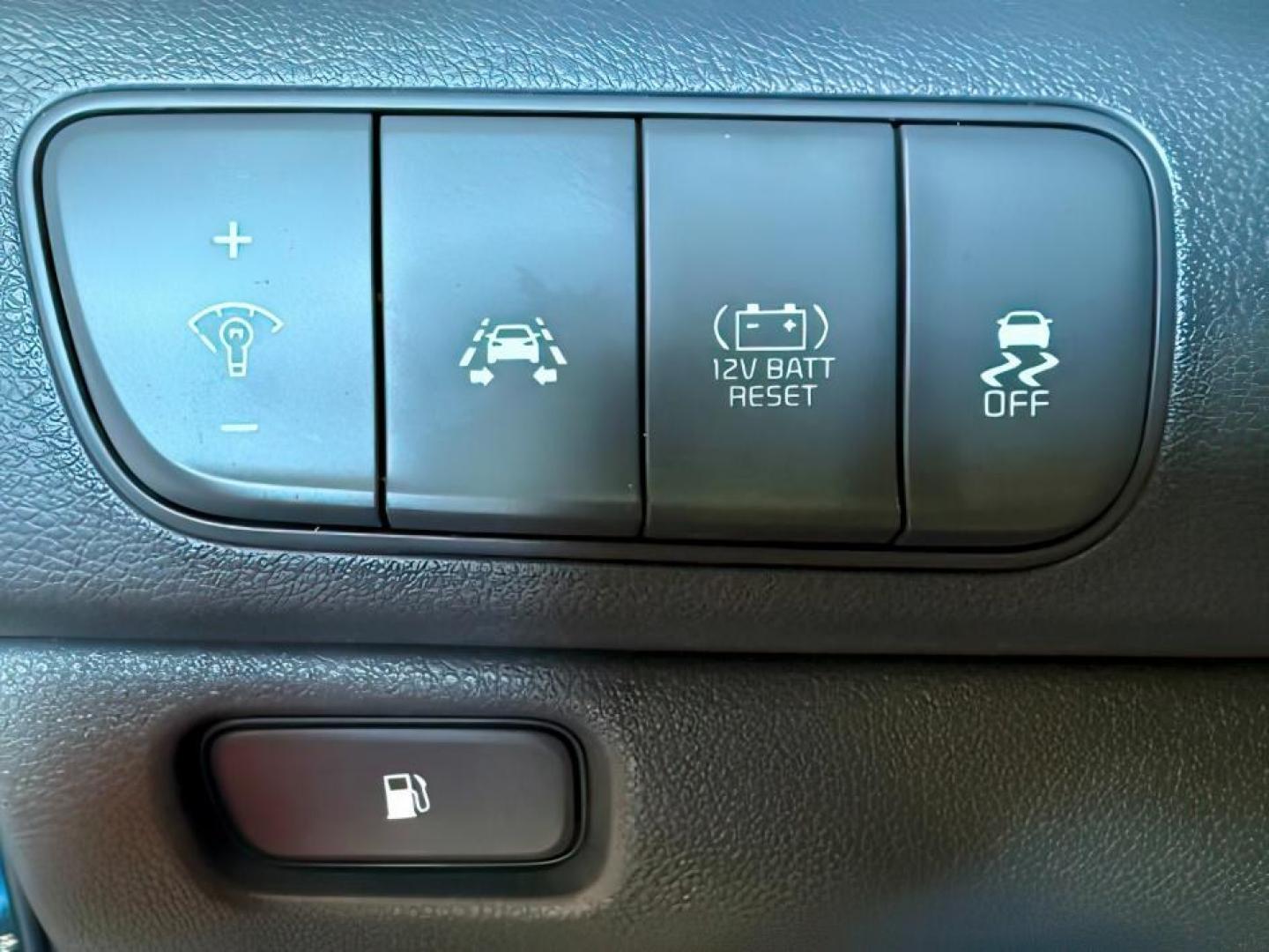 2019 BLUE /Gray KIA Niro (KNDCB3LC9K5) with an 16L I-4 gasoline direct injection engine, Automatic transmission, located at 1175 N Woodruff Ave, Idaho Falls, ID, 83401, 43.506901, -111.999657 - At Timberline Auto, finding a great deal on your next vehicle is always easy! Our experienced sales staff goal is to help find you the right vehicle at the right price! Our knowledgeable finance department has options for almost any credit score. We offer extended service contract options to prot - Photo#22