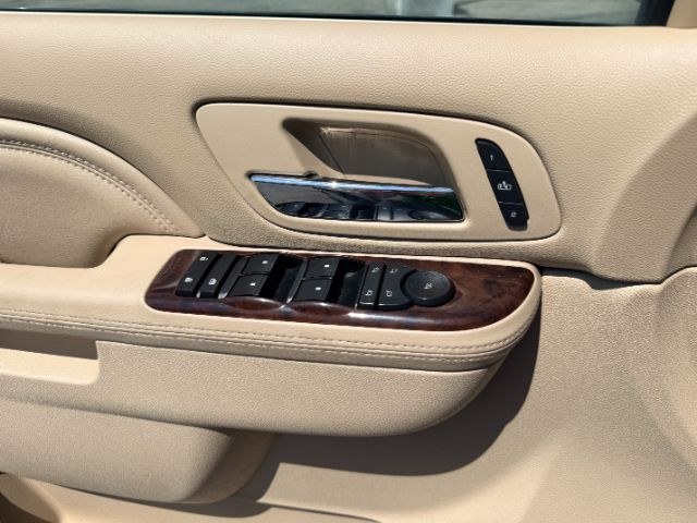 2012 WHITE /Ebony/Ebony Accents Cadillac Escalade ESV Premium (1GYS4JEF3CR) with an Vortec 6.2L V-8 variable valve control engine, AUTOMATIC transmission, located at 1235 N Woodruff Ave., Idaho Falls, 83401, (208) 523-1053, 43.507172, -112.000488 - At Timberline Auto, finding a great deal on your next vehicle is always easy! Our experienced sales staff goal is to help find you the right vehicle at the right price! Our knowledgeable finance department has options for almost any credit score. We offer extended service contract options to prot- Photo#43