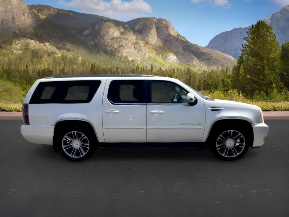 2012 WHITE /Ebony/Ebony Accents Cadillac Escalade ESV Premium (1GYS4JEF3CR) with an Vortec 6.2L V-8 variable valve control engine, AUTOMATIC transmission, located at 1235 N Woodruff Ave., Idaho Falls, 83401, (208) 523-1053, 43.507172, -112.000488 - At Timberline Auto, finding a great deal on your next vehicle is always easy! Our experienced sales staff goal is to help find you the right vehicle at the right price! Our knowledgeable finance department has options for almost any credit score. We offer extended service contract options to prot- Photo#5