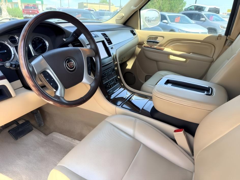 2012 WHITE /Ebony/Ebony Accents Cadillac Escalade ESV Premium (1GYS4JEF3CR) with an Vortec 6.2L V-8 variable valve control engine, AUTOMATIC transmission, located at 1235 N Woodruff Ave., Idaho Falls, 83401, (208) 523-1053, 43.507172, -112.000488 - At Timberline Auto, finding a great deal on your next vehicle is always easy! Our experienced sales staff goal is to help find you the right vehicle at the right price! Our knowledgeable finance department has options for almost any credit score. We offer extended service contract options to prot- Photo#11