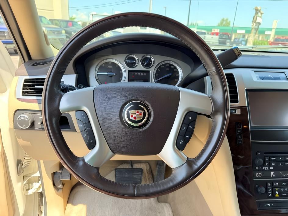 2012 WHITE /Ebony/Ebony Accents Cadillac Escalade ESV Premium (1GYS4JEF3CR) with an Vortec 6.2L V-8 variable valve control engine, AUTOMATIC transmission, located at 1235 N Woodruff Ave., Idaho Falls, 83401, (208) 523-1053, 43.507172, -112.000488 - At Timberline Auto, finding a great deal on your next vehicle is always easy! Our experienced sales staff goal is to help find you the right vehicle at the right price! Our knowledgeable finance department has options for almost any credit score. We offer extended service contract options to prot- Photo#12