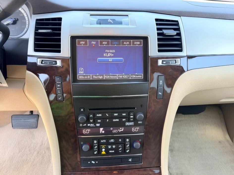 2012 WHITE /Ebony/Ebony Accents Cadillac Escalade ESV Premium (1GYS4JEF3CR) with an Vortec 6.2L V-8 variable valve control engine, AUTOMATIC transmission, located at 1235 N Woodruff Ave., Idaho Falls, 83401, (208) 523-1053, 43.507172, -112.000488 - At Timberline Auto, finding a great deal on your next vehicle is always easy! Our experienced sales staff goal is to help find you the right vehicle at the right price! Our knowledgeable finance department has options for almost any credit score. We offer extended service contract options to prot- Photo#13