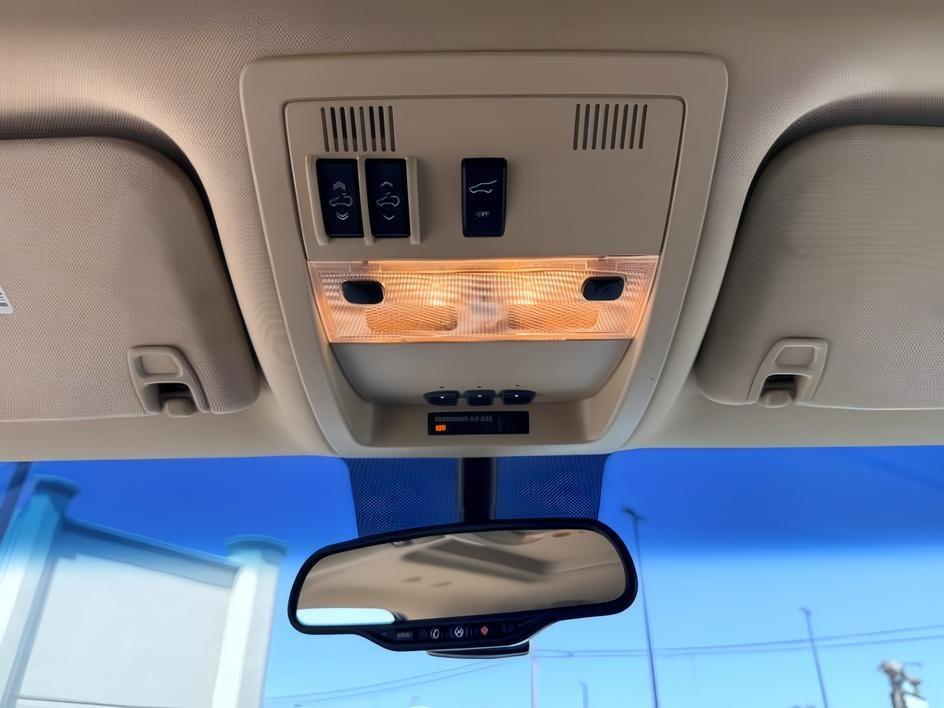2012 WHITE /Ebony/Ebony Accents Cadillac Escalade ESV Premium (1GYS4JEF3CR) with an Vortec 6.2L V-8 variable valve control engine, AUTOMATIC transmission, located at 1235 N Woodruff Ave., Idaho Falls, 83401, (208) 523-1053, 43.507172, -112.000488 - At Timberline Auto, finding a great deal on your next vehicle is always easy! Our experienced sales staff goal is to help find you the right vehicle at the right price! Our knowledgeable finance department has options for almost any credit score. We offer extended service contract options to prot- Photo#15