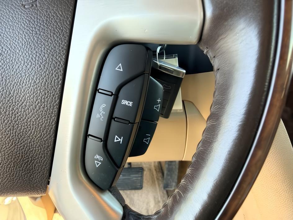 2012 WHITE /Ebony/Ebony Accents Cadillac Escalade ESV Premium (1GYS4JEF3CR) with an Vortec 6.2L V-8 variable valve control engine, AUTOMATIC transmission, located at 1235 N Woodruff Ave., Idaho Falls, 83401, (208) 523-1053, 43.507172, -112.000488 - At Timberline Auto, finding a great deal on your next vehicle is always easy! Our experienced sales staff goal is to help find you the right vehicle at the right price! Our knowledgeable finance department has options for almost any credit score. We offer extended service contract options to prot- Photo#16