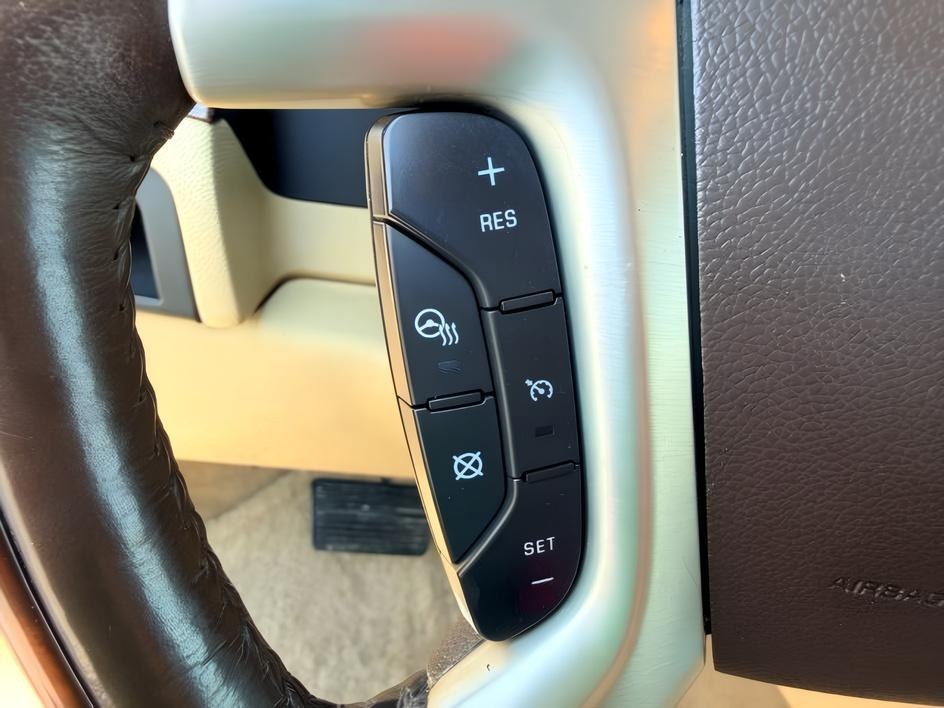2012 WHITE /Ebony/Ebony Accents Cadillac Escalade ESV Premium (1GYS4JEF3CR) with an Vortec 6.2L V-8 variable valve control engine, AUTOMATIC transmission, located at 1235 N Woodruff Ave., Idaho Falls, 83401, (208) 523-1053, 43.507172, -112.000488 - At Timberline Auto, finding a great deal on your next vehicle is always easy! Our experienced sales staff goal is to help find you the right vehicle at the right price! Our knowledgeable finance department has options for almost any credit score. We offer extended service contract options to prot- Photo#17