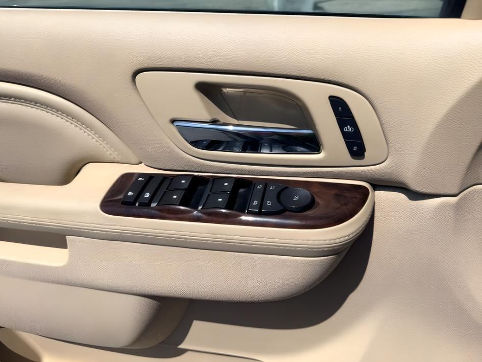 2012 WHITE /Ebony/Ebony Accents Cadillac Escalade ESV Premium (1GYS4JEF3CR) with an Vortec 6.2L V-8 variable valve control engine, AUTOMATIC transmission, located at 1235 N Woodruff Ave., Idaho Falls, 83401, (208) 523-1053, 43.507172, -112.000488 - At Timberline Auto, finding a great deal on your next vehicle is always easy! Our experienced sales staff goal is to help find you the right vehicle at the right price! Our knowledgeable finance department has options for almost any credit score. We offer extended service contract options to prot- Photo#19