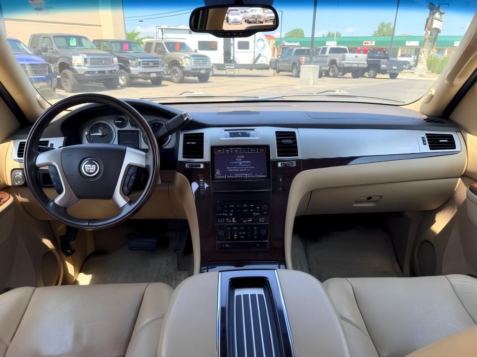 2012 WHITE /Ebony/Ebony Accents Cadillac Escalade ESV Premium (1GYS4JEF3CR) with an Vortec 6.2L V-8 variable valve control engine, AUTOMATIC transmission, located at 1235 N Woodruff Ave., Idaho Falls, 83401, (208) 523-1053, 43.507172, -112.000488 - At Timberline Auto, finding a great deal on your next vehicle is always easy! Our experienced sales staff goal is to help find you the right vehicle at the right price! Our knowledgeable finance department has options for almost any credit score. We offer extended service contract options to prot- Photo#20