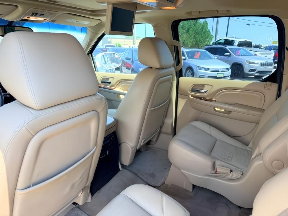 2012 WHITE /Ebony/Ebony Accents Cadillac Escalade ESV Premium (1GYS4JEF3CR) with an Vortec 6.2L V-8 variable valve control engine, AUTOMATIC transmission, located at 1235 N Woodruff Ave., Idaho Falls, 83401, (208) 523-1053, 43.507172, -112.000488 - At Timberline Auto, finding a great deal on your next vehicle is always easy! Our experienced sales staff goal is to help find you the right vehicle at the right price! Our knowledgeable finance department has options for almost any credit score. We offer extended service contract options to prot- Photo#22