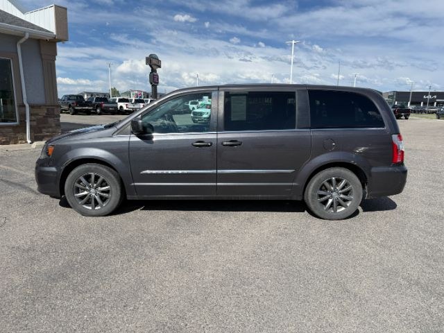 photo of 2015 Chrysler Town  and  Country S