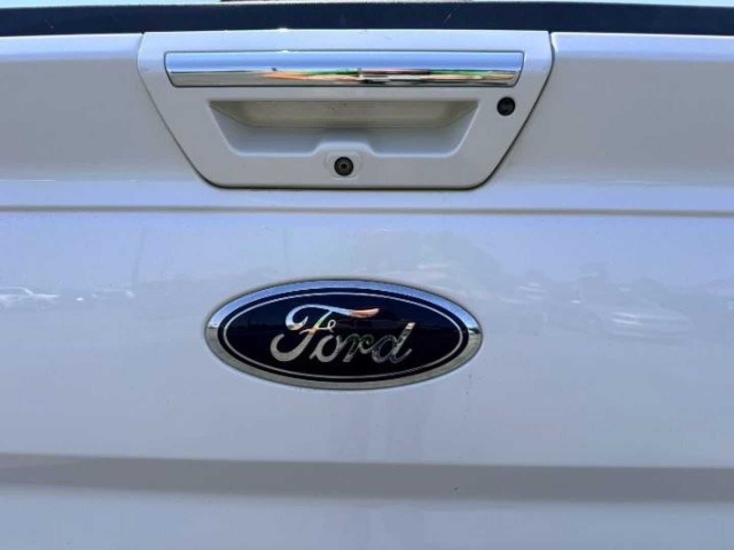 2015 WHITE /Medium Earth Gray Ford F-150 (1FTEW1EG4FK) with an EcoBoost 35L V-6 gasoline direct injection engine, Automatic transmission, located at 1175 N Woodruff Ave, Idaho Falls, ID, 83401, 43.506901, -111.999657- Photo#4