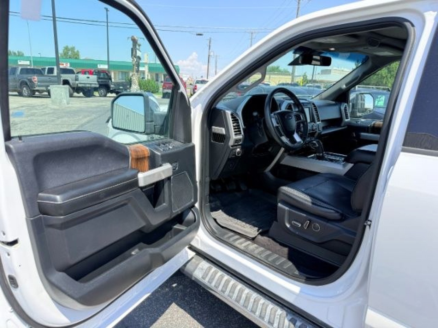 2015 WHITE /Medium Earth Gray Ford F-150 (1FTEW1EG4FK) with an EcoBoost 35L V-6 gasoline direct injection engine, Automatic transmission, located at 1175 N Woodruff Ave, Idaho Falls, ID, 83401, 43.506901, -111.999657- Photo#11